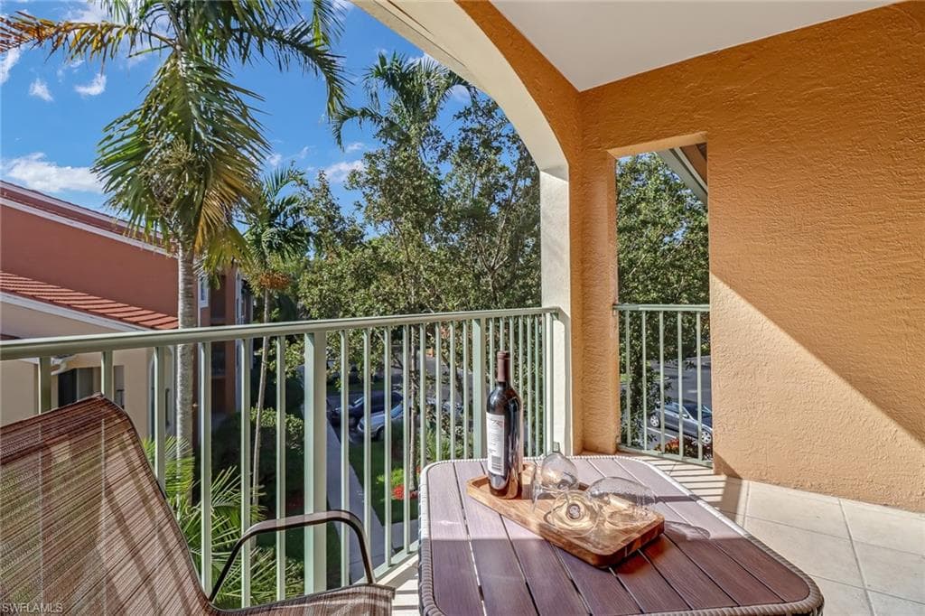 1270 Wildwood Lakes Blvd 306, Naples, FL 34104-32