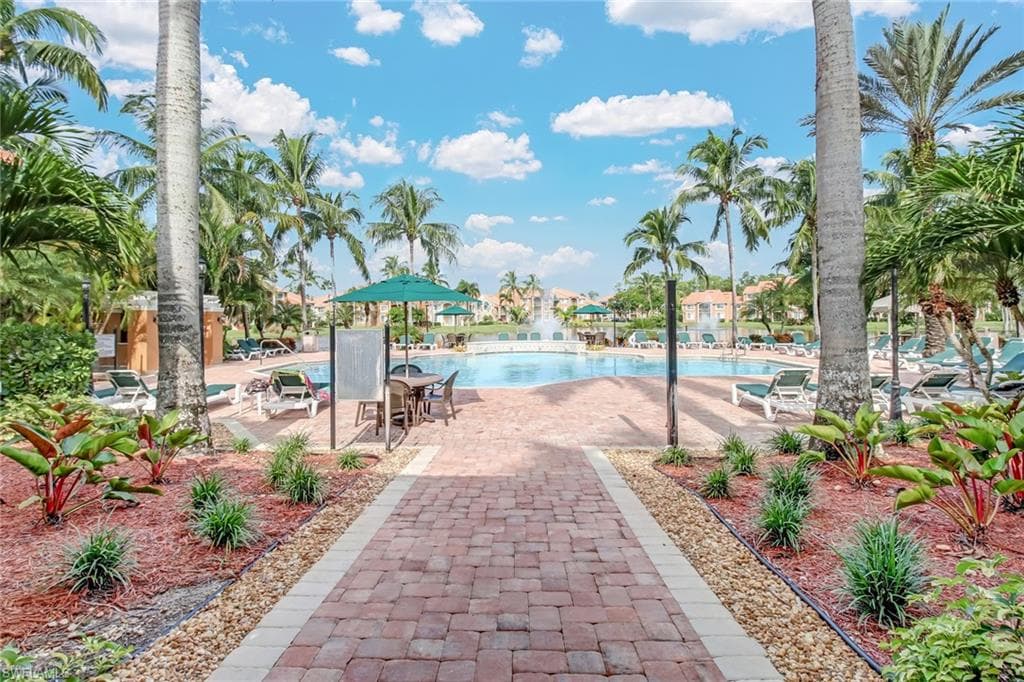 1270 Wildwood Lakes Blvd 306, Naples, FL 34104-37