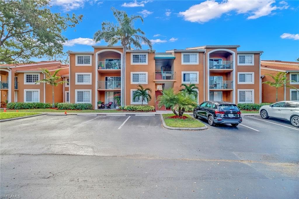 1270 Wildwood Lakes Blvd 306, Naples, FL 34104-3
