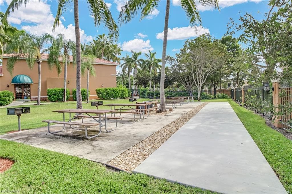 1270 Wildwood Lakes Blvd 306, Naples, FL 34104-41
