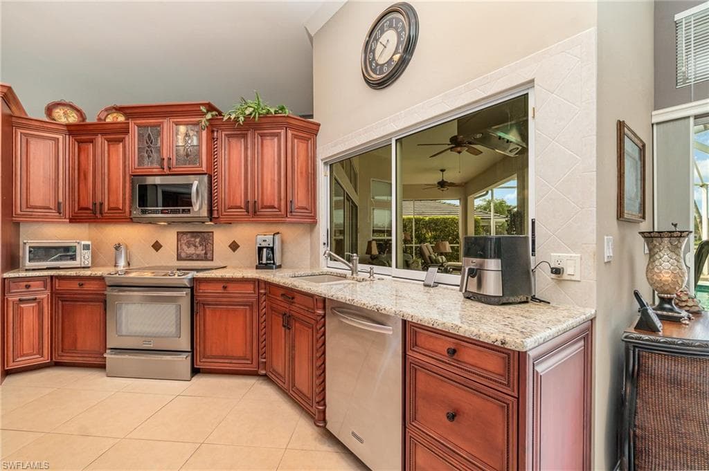 8335 Tuliptree Pl, Naples, FL 34113-15