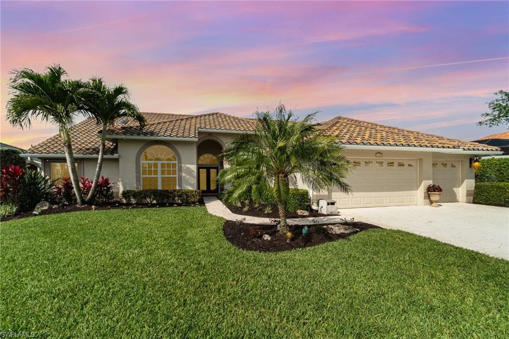 8335 Tuliptree Pl, Naples, FL 34113-2