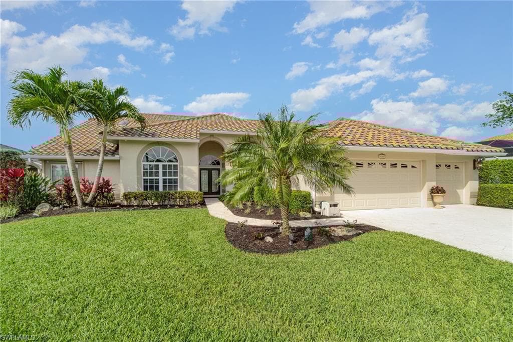 8335 Tuliptree Pl, Naples, FL 34113-3