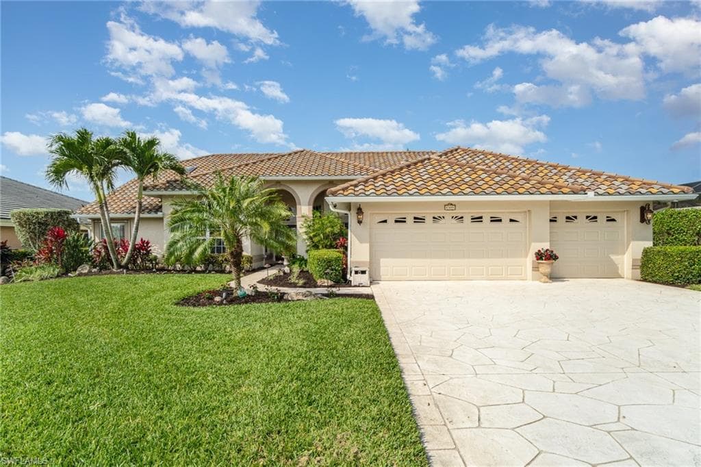 8335 Tuliptree Pl, Naples, FL 34113-4