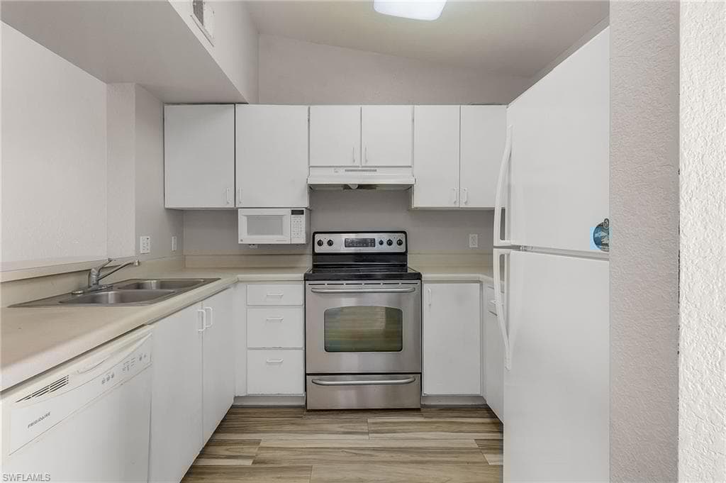 8284 Key Royal Cir 1332, Naples, FL 34119-9