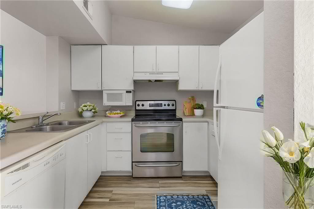 8284 Key Royal Cir 1332, Naples, FL 34119-8