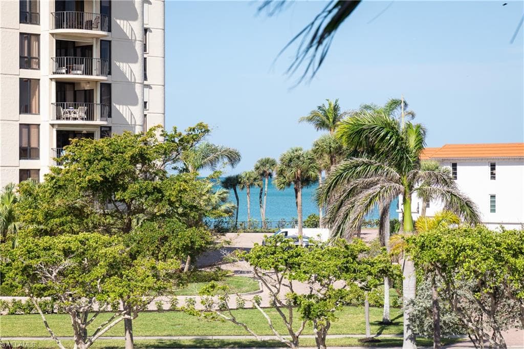 3200 Gulf Shore Blvd N 306, Naples, FL 34103-18