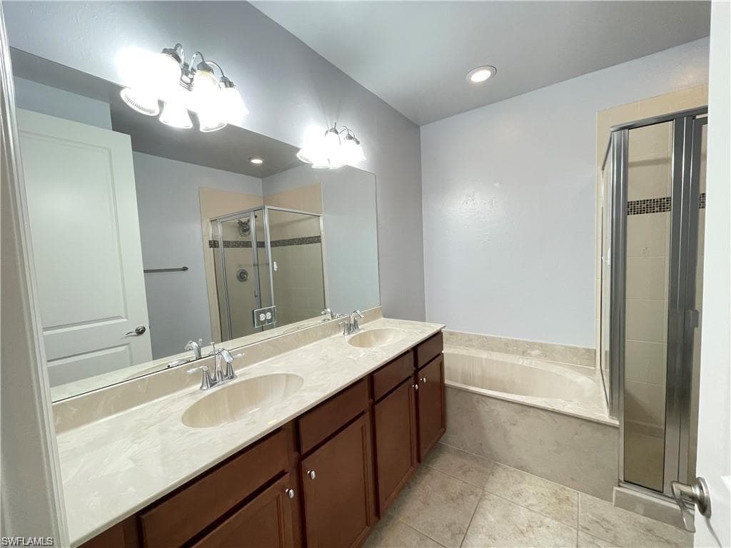 7818 Bristol Cir, Naples, FL 34120-10