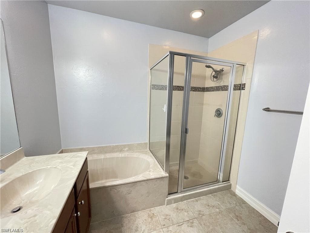 7818 Bristol Cir, Naples, FL 34120-11