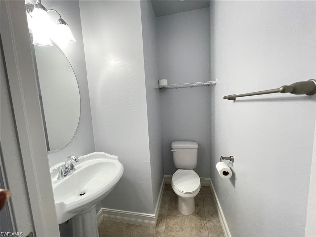 7818 Bristol Cir, Naples, FL 34120-12
