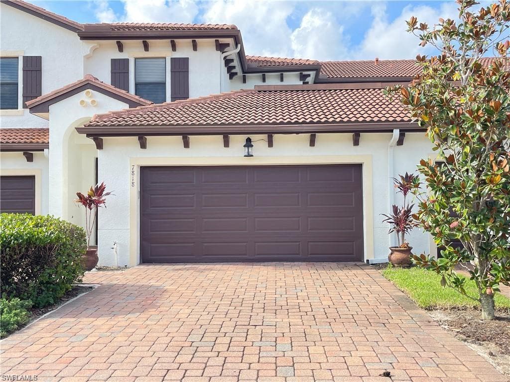 7818 Bristol Cir, Naples, FL 34120-2