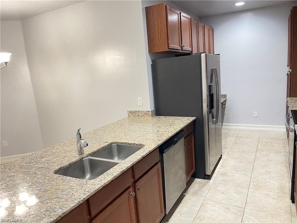 7818 Bristol Cir, Naples, FL 34120-4