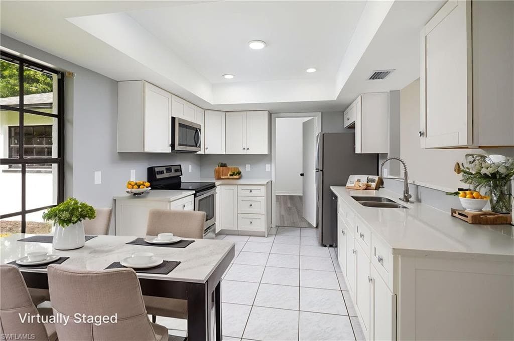5671 Green Blvd, Naples, FL 34116-17