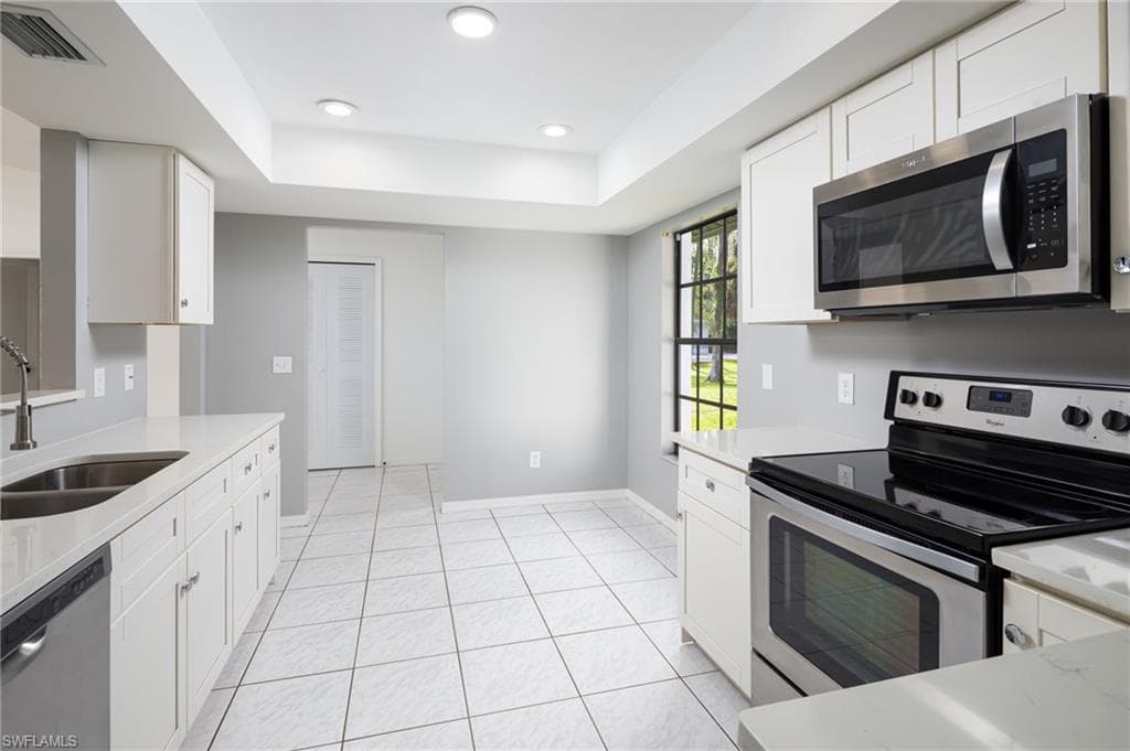 5671 Green Blvd, Naples, FL 34116-18