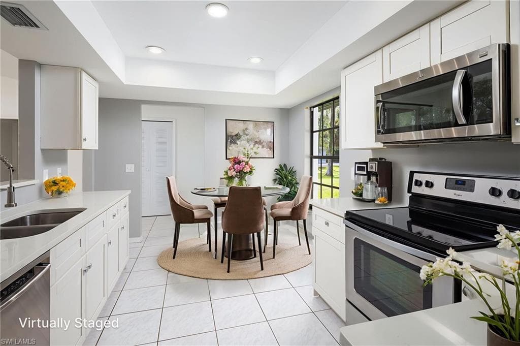 5671 Green Blvd, Naples, FL 34116-19
