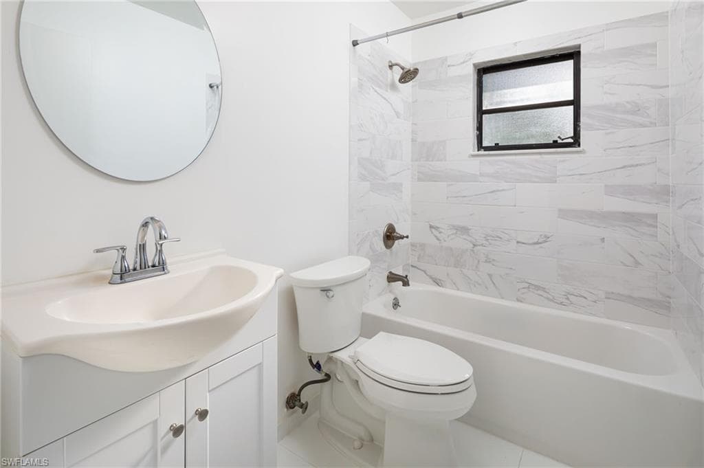 5671 Green Blvd, Naples, FL 34116-26
