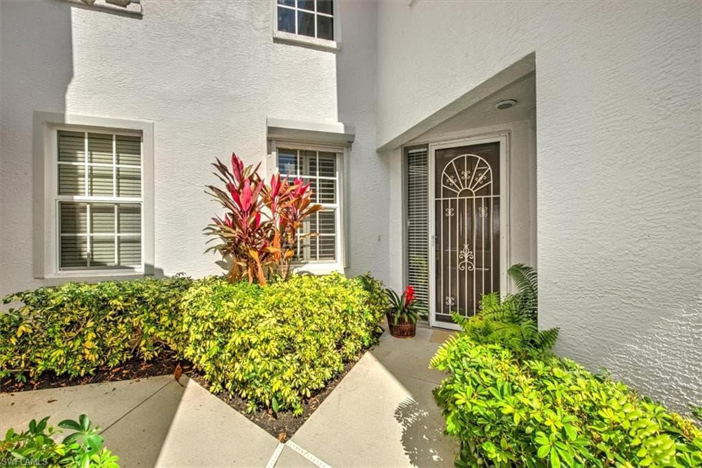 8385 Whisper Trace Ln N-104, Naples, FL 34114-3