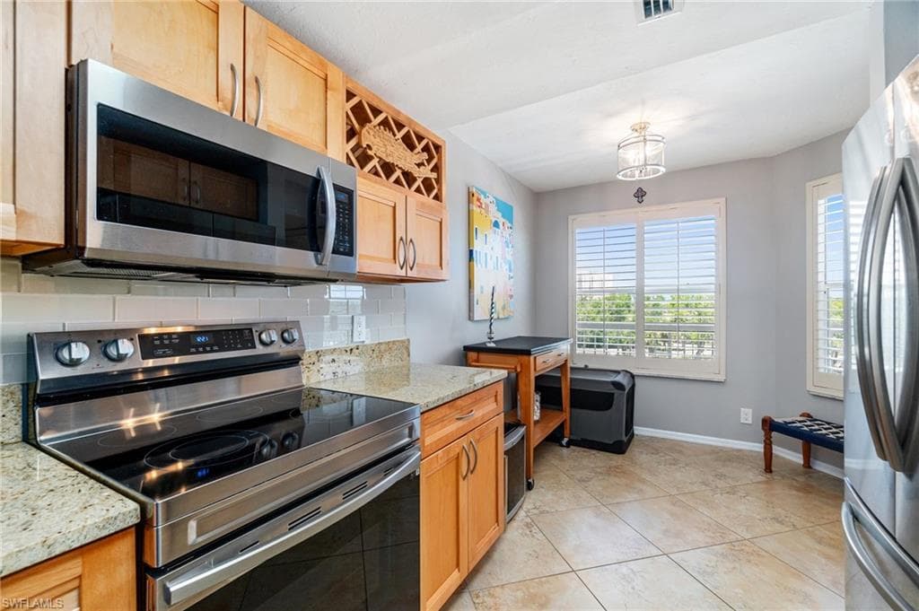 340 Horse Creek Dr 403, Naples, FL 34110-12
