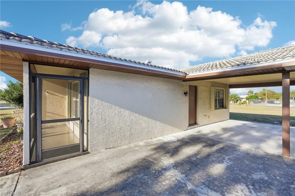 4 Parkwood Villas Ct, Lehigh Acres, FL 33936-4