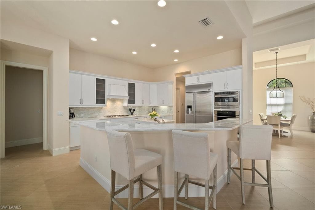 6597 Costa Cir, Naples, FL 34113-4