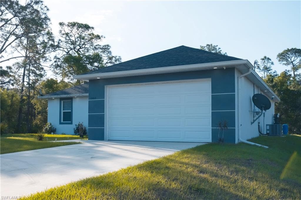 1503 17th St, Lehigh Acres, FL 33972-4