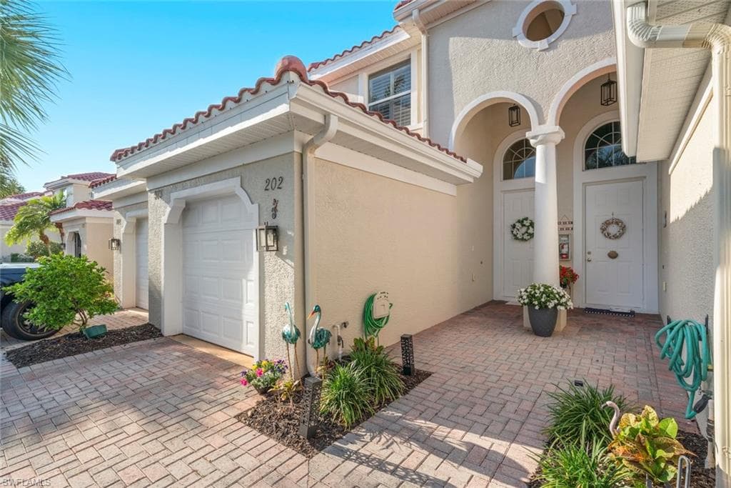 973 Hingham Way T202, Naples, FL 34104-18