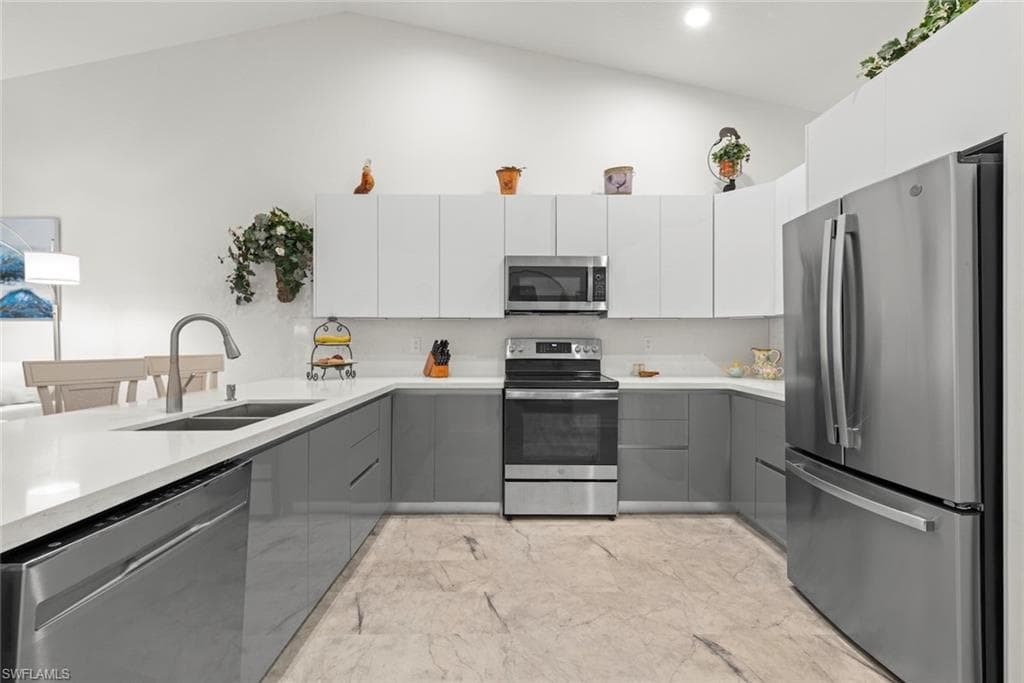 973 Hingham Way T202, Naples, FL 34104-3