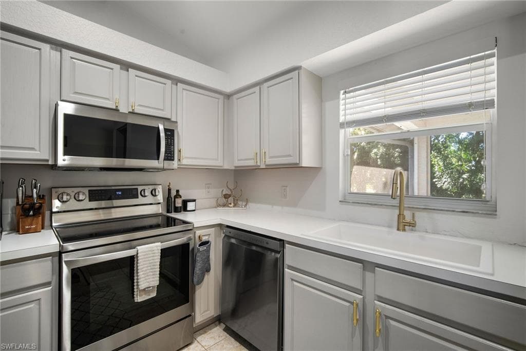 23485 Olde Meadowbrook Cir, Estero, FL 34134-18