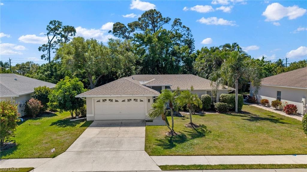 23485 Olde Meadowbrook Cir, Estero, FL 34134-1