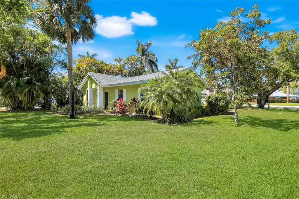 1275 8th Ave N, Naples, FL 34102-10