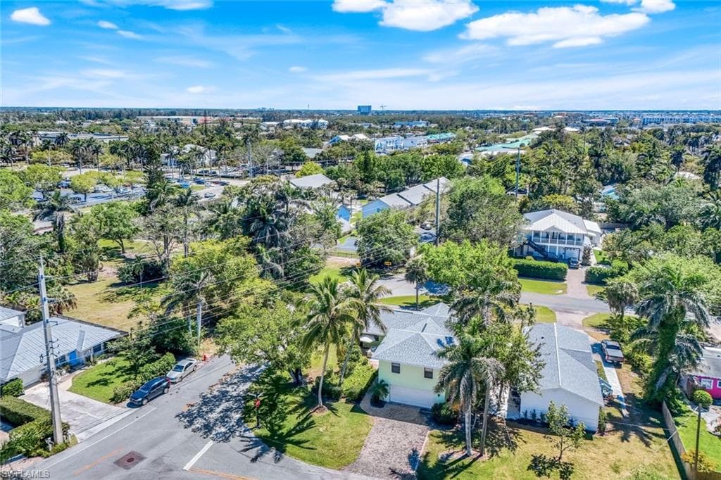 1275 8th Ave N, Naples, FL 34102-12
