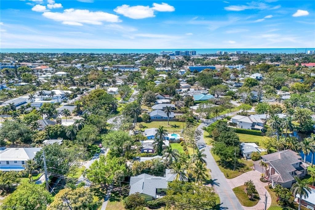 1275 8th Ave N, Naples, FL 34102-13