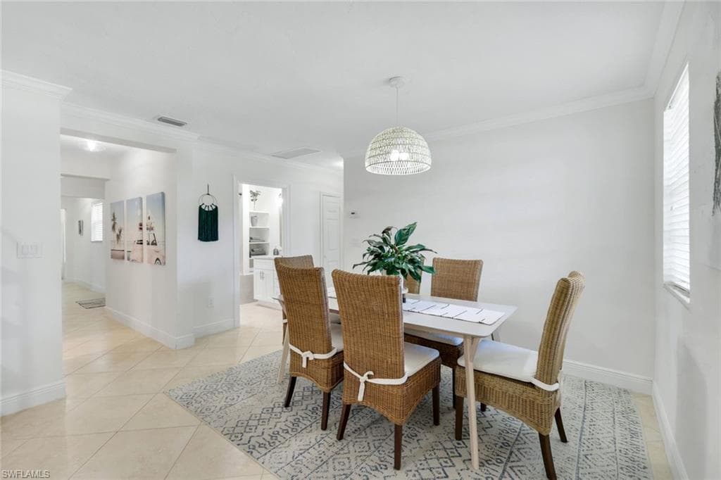 1275 8th Ave N, Naples, FL 34102-18