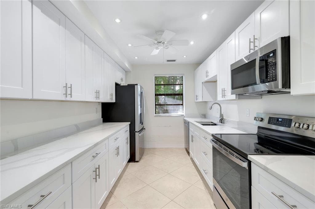 1275 8th Ave N, Naples, FL 34102-19
