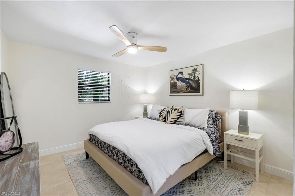 1275 8th Ave N, Naples, FL 34102-22
