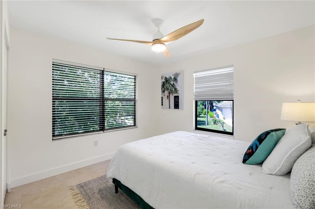 1275 8th Ave N, Naples, FL 34102-25