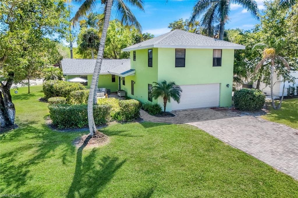 1275 8th Ave N, Naples, FL 34102-2