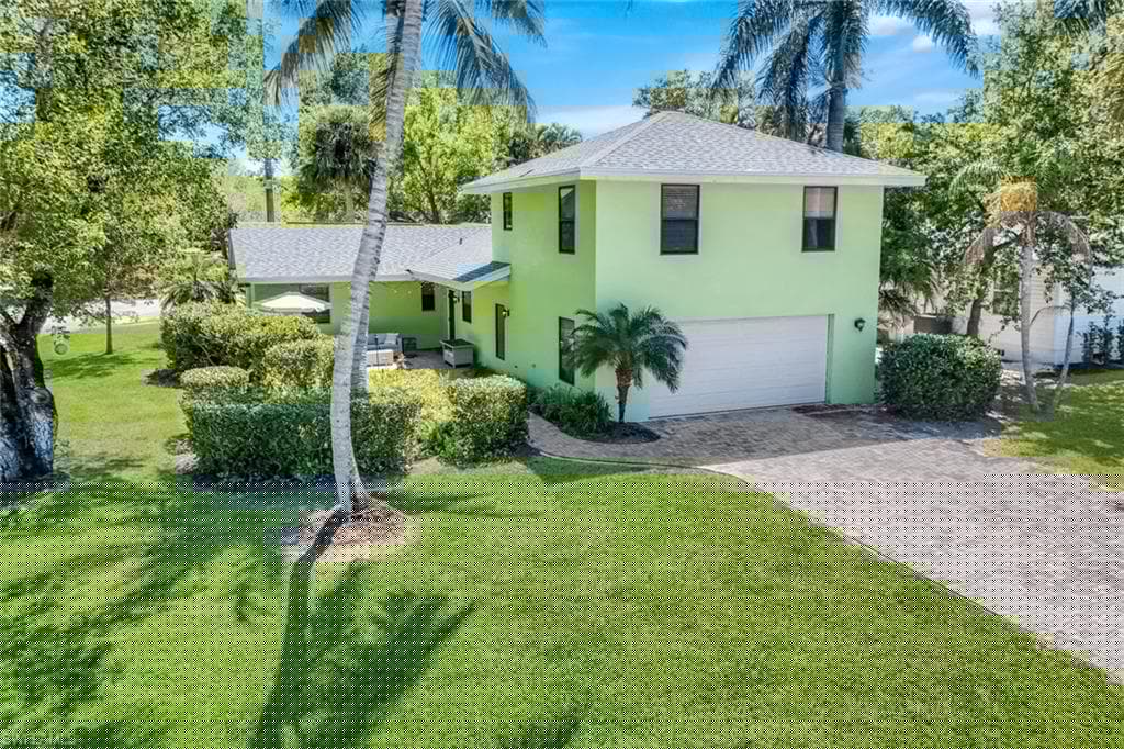 1275 8th Ave N, Naples, FL 34102-2