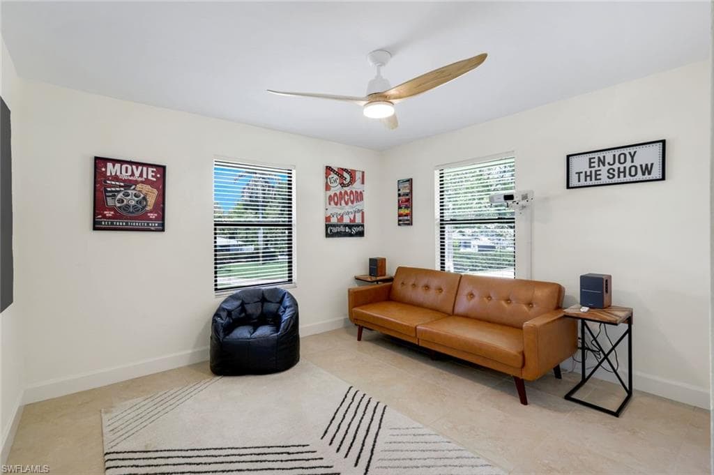 1275 8th Ave N, Naples, FL 34102-32