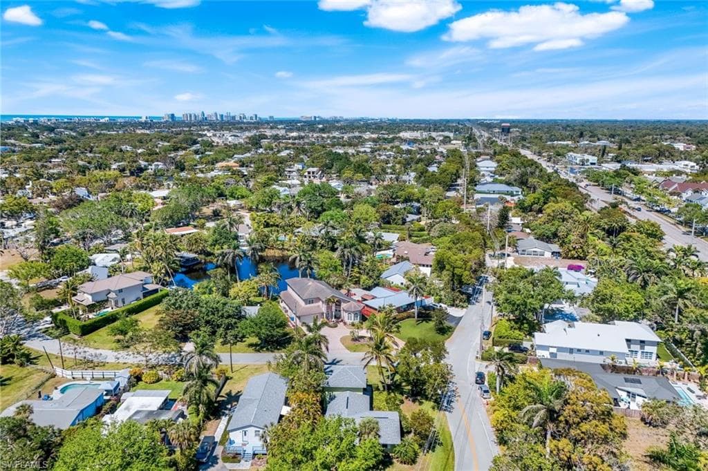 1275 8th Ave N, Naples, FL 34102-33