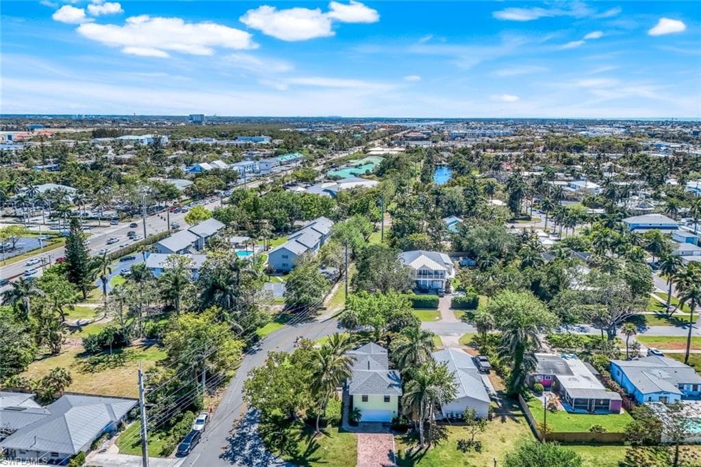 1275 8th Ave N, Naples, FL 34102-34