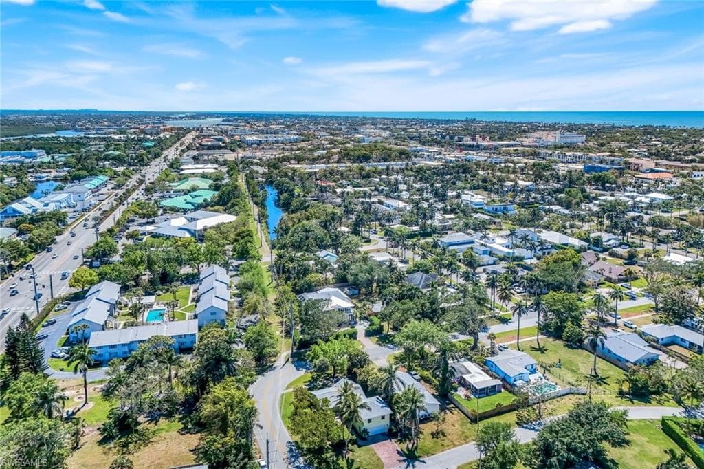 1275 8th Ave N, Naples, FL 34102-35