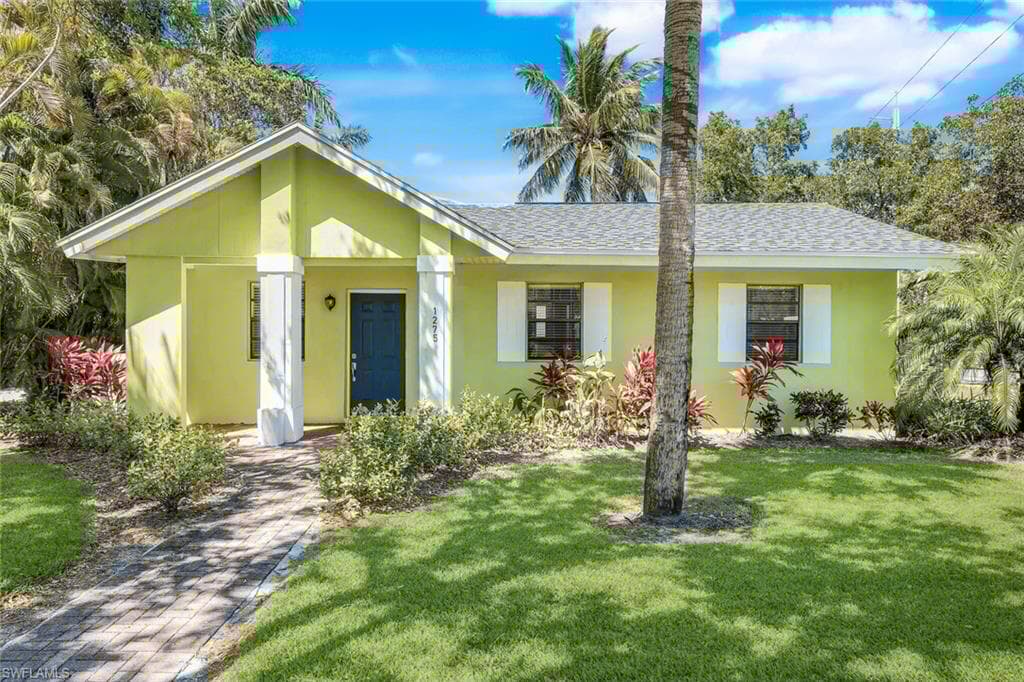 1275 8th Ave N, Naples, FL 34102-3