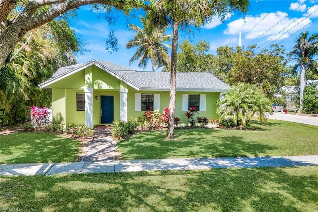 1275 8th Ave N, Naples, FL 34102-4