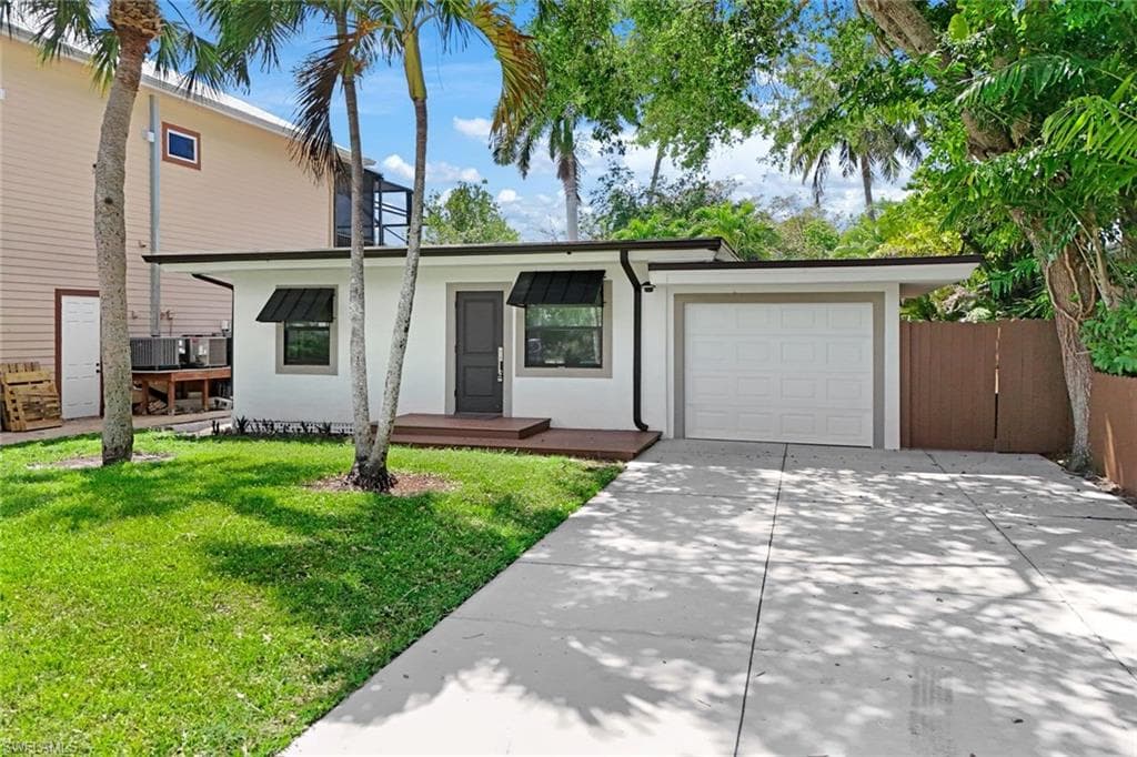 3240 Collee Ct, Naples, FL 34112-4