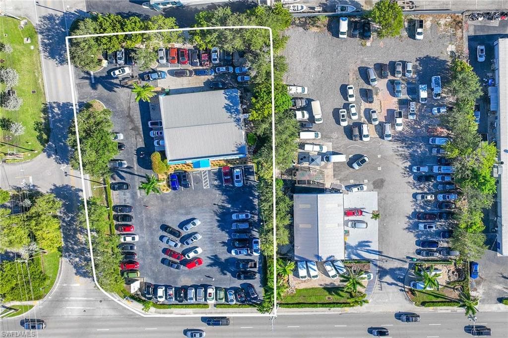 1701 Pine Ridge Rd, Naples, FL 34109-9