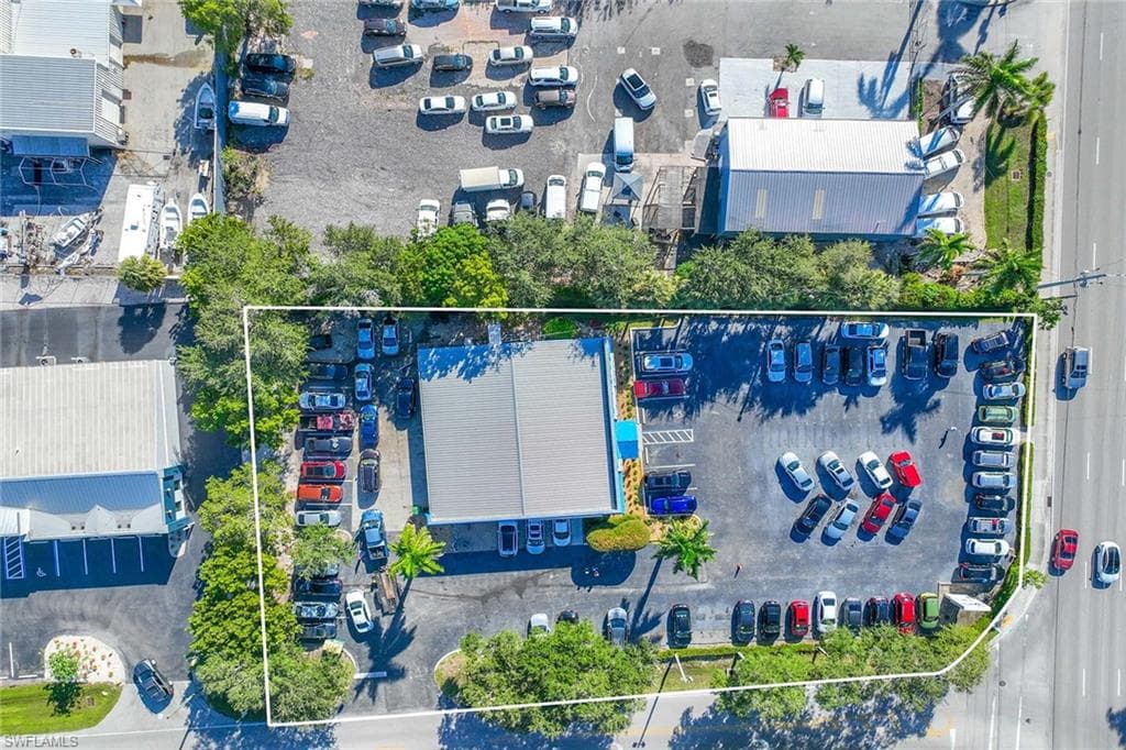 1701 Pine Ridge Rd, Naples, FL 34109-10