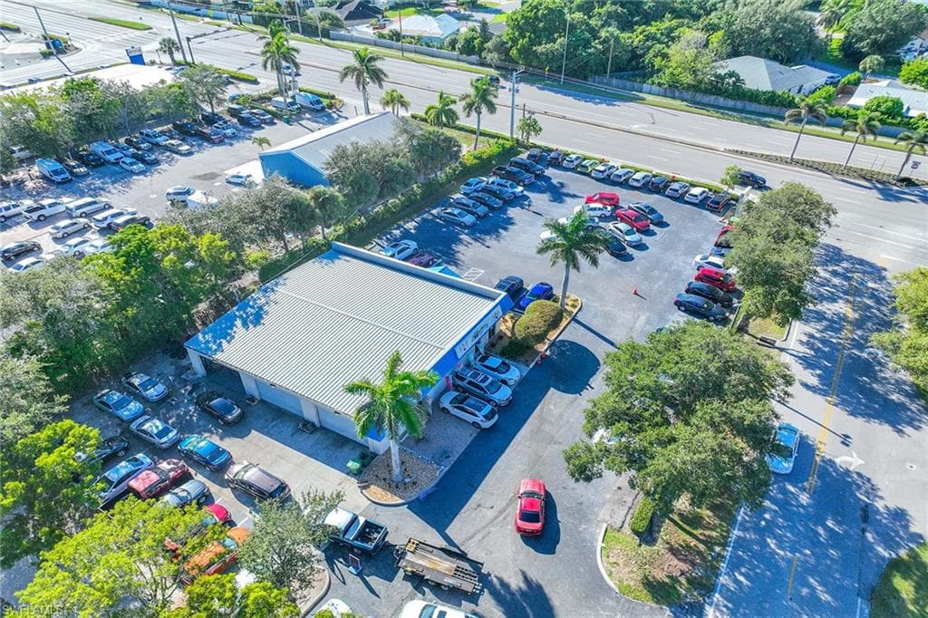 1701 Pine Ridge Rd, Naples, FL 34109-11