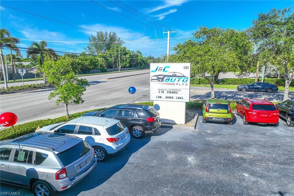 1701 Pine Ridge Rd, Naples, FL 34109-12