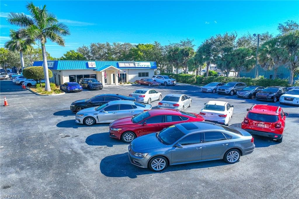 1701 Pine Ridge Rd, Naples, FL 34109-13